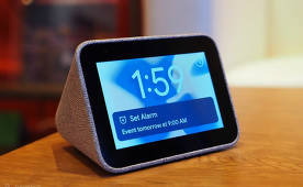 „Lenovo Smart Clock“: stalo laikrodis su asistentu jau yra!