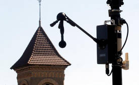 In Parijs hebben al radars geïnstalleerd die bestuurders van spraakmakende auto's benadelen
