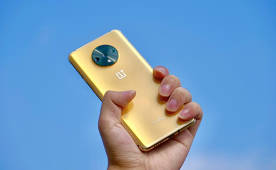 OnePlus rilascia 7T in oro metallico