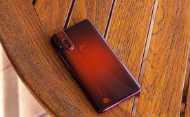 Motorola kommer att presentera flaggskeppslinjen för smartphones One 2020 med Waterfall-displayer