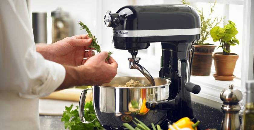 Quel est le meilleur: un mixeur ou un robot culinaire?