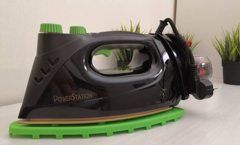 Overview of the Steam Iron Loewe Power Station Premium