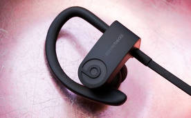 „Apple“ ruošiasi „PowerBeats 3“ ausinių pristatymui